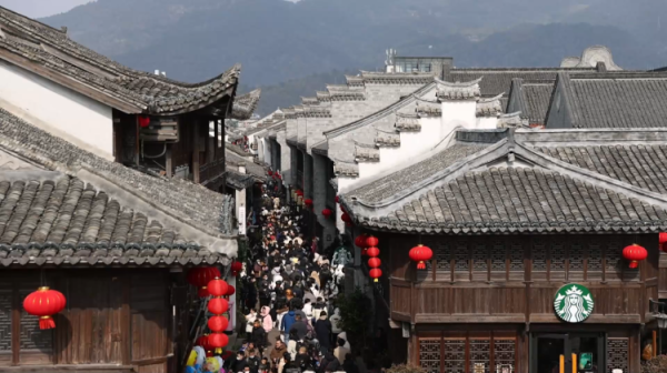 辉煌优配 春节黄金周消费观察：年味浓、人气旺、开门红